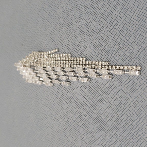 NWT Beautiful Icing 3" Long Cubic Zirconia Waterfall Post Earrings - Picture 2 of 6